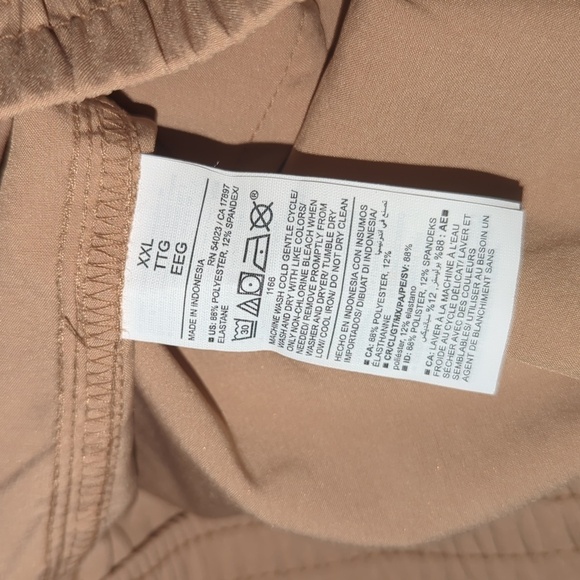 XXL • Old Navy • High-Waisted StretchTech Wide-Leg Cargo Pants - Picture 4 of 5